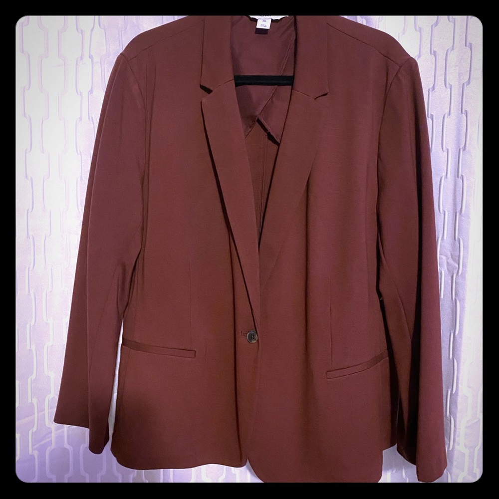 Maroon women’s blazer with button detail in sleeve
